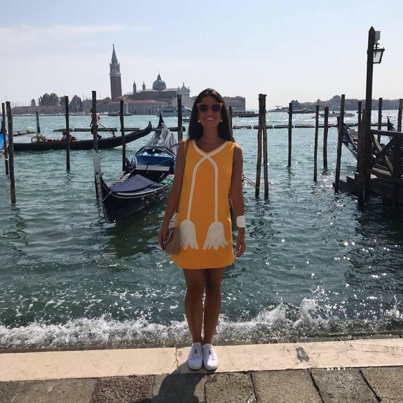 Meet your Posher, Taylor - Picture 1 of 8